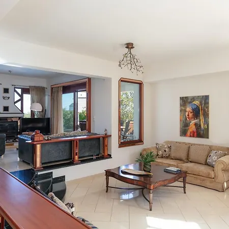 Nikis Villa *