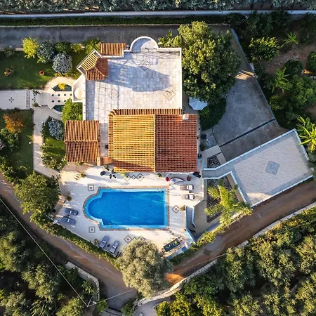 Nikis Villa *